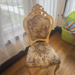 8 Dinning Room Chairs 