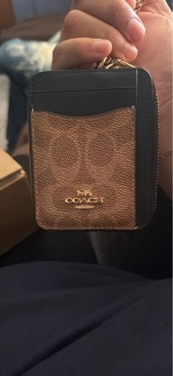 Selling coach wallet for 40$