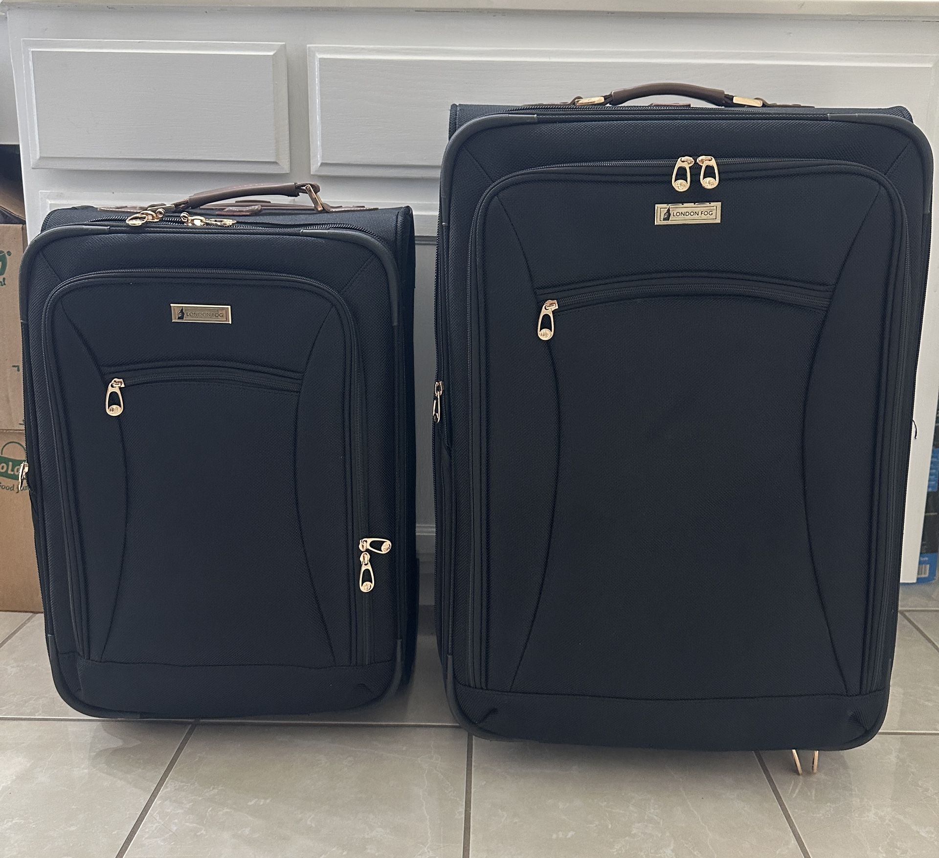 Like new 2 beautiful London Fog Luggage 26 inches and 22 inches