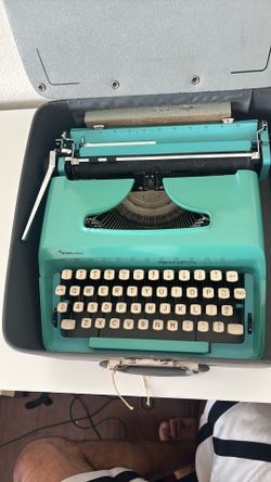 Vintage 1970 Remington Ten-forty Typewriter 