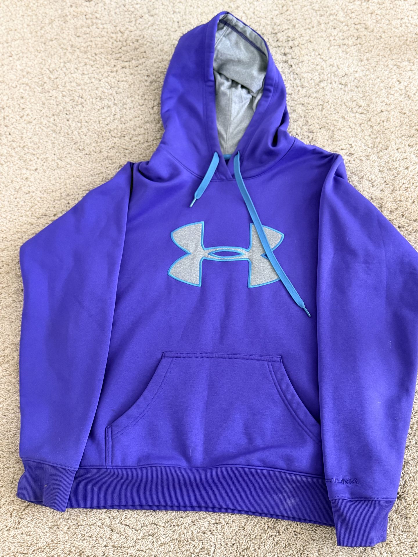 Under armor hoodie SMALL