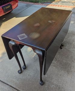 Queen Anne Gateleg Dining Table