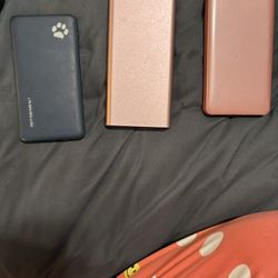 Wireless Charging Pad And 3 Battery Packs