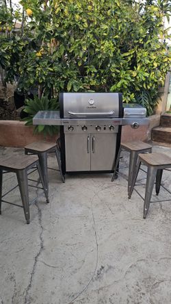 Char-Broil Commercial Tru-Infrared Grill.