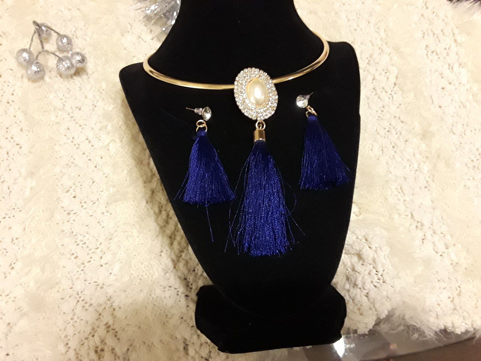 Pearl and Royal Blue Jewelry set