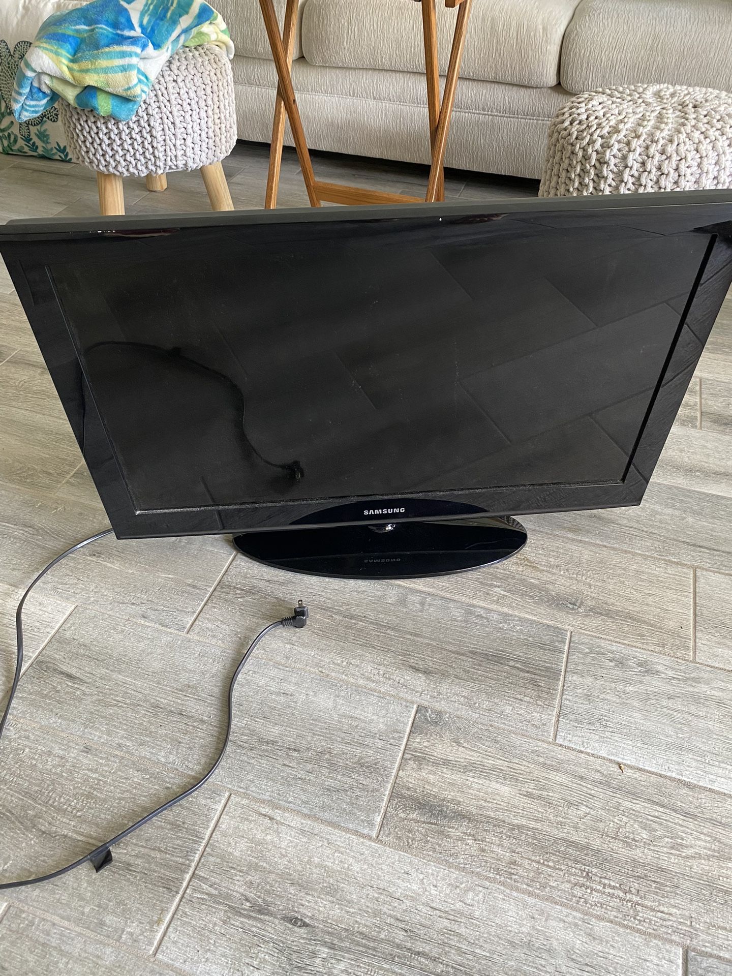 Samsung 32” TV