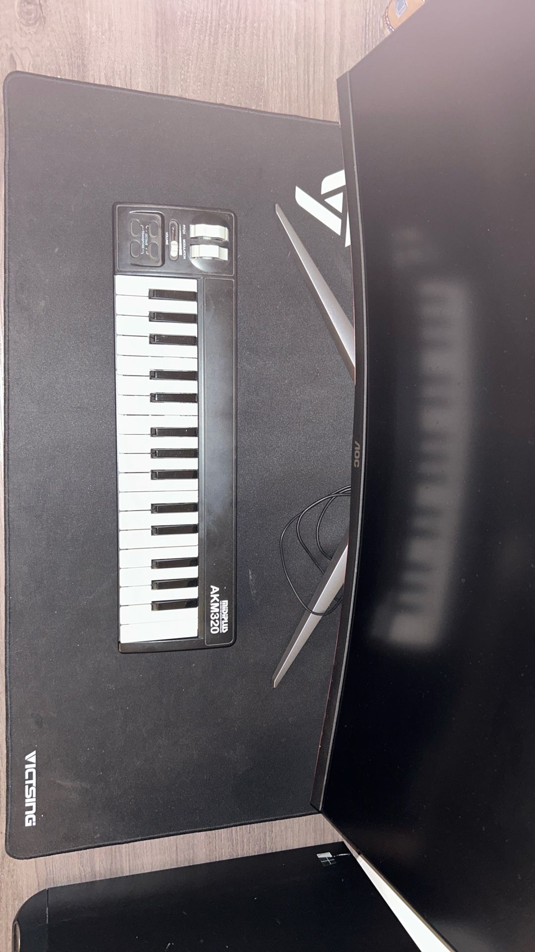 AKM320 Midi Keyboard
