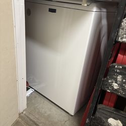 Washer dryer combo. 1 year old, full size fits king size bedding