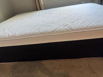 Queen size bed very clean barely used