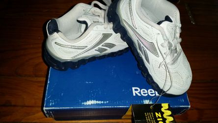 Brand new Reebok Zigtech size 6 toddler's
