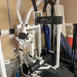 Paramount Rotary Lat Pulldown 