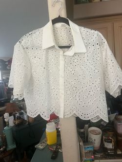 Eyelet top