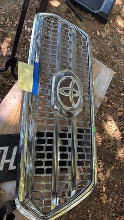 2017 Toyota Tacoma grill