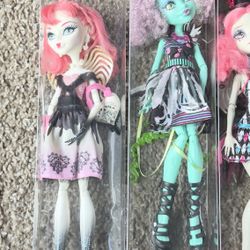 ON HOLD monster high lot