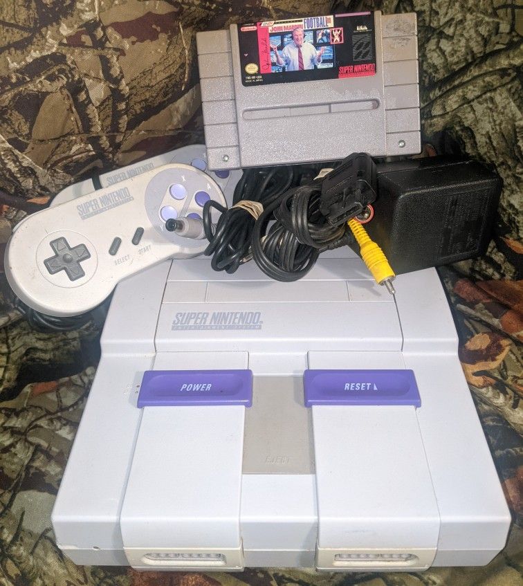 Super Nintendo NES System - Video Game Console - Model SNS-001
,+ 1 Controller+Games