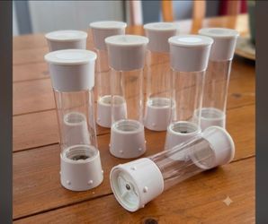 Lot of 8 Vintage Clear Acrylic & White Spice Grinders / Mills