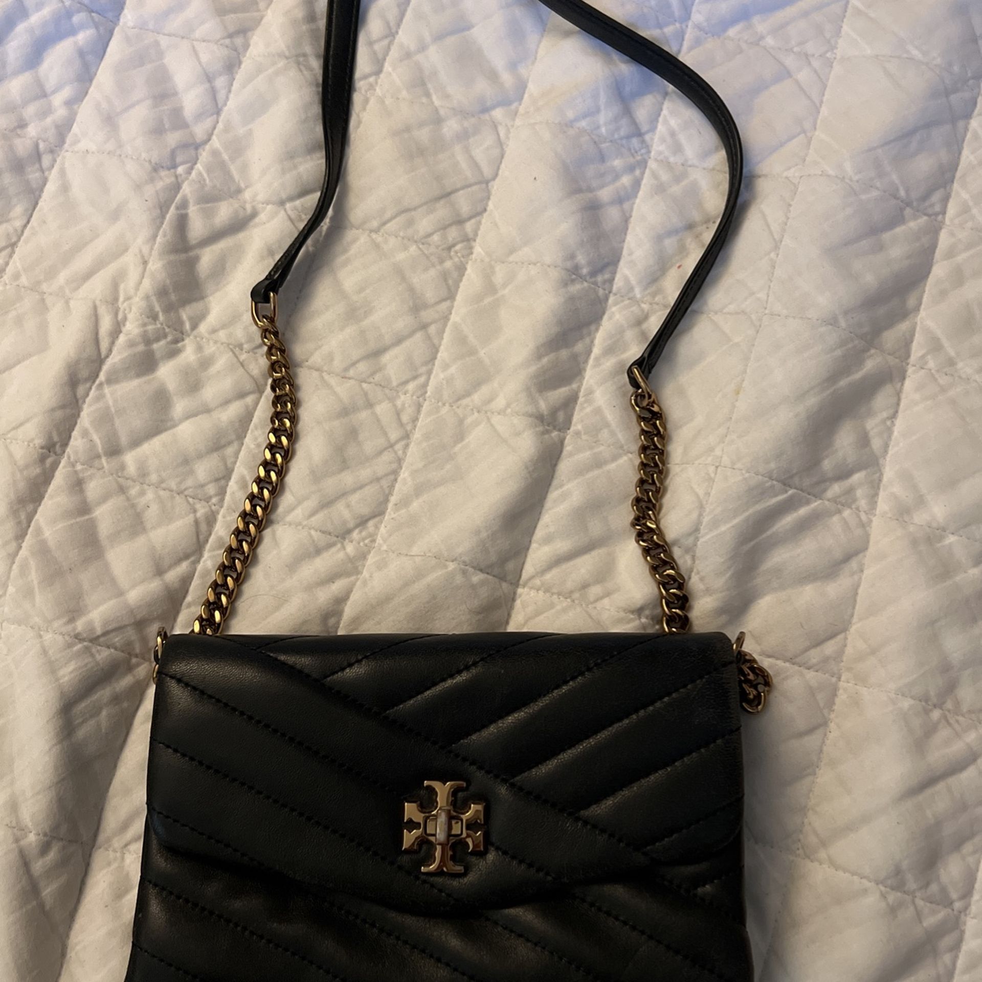 TORY BURCH KIRA CHEVRON CHAIN WALLET for Sale in Phoenix, AZ - OfferUp