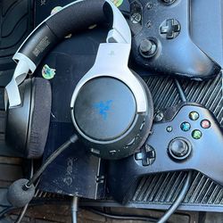 Xbox One OG 1 Tb With Cord 