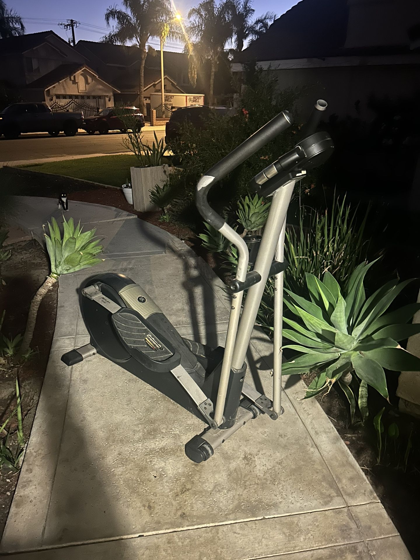 Pro Form Cardio Cross Trainer 820 Elliptical Trainer 