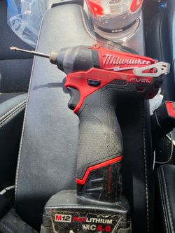 Milwaukee brushless fuel 1/4 hex impact w/M12 XC 4.0 battery