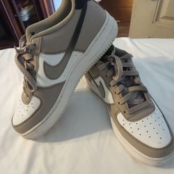 Nike Air Force 1.   5.5 youth size