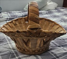 Reed basket. Canasta de carrizo .