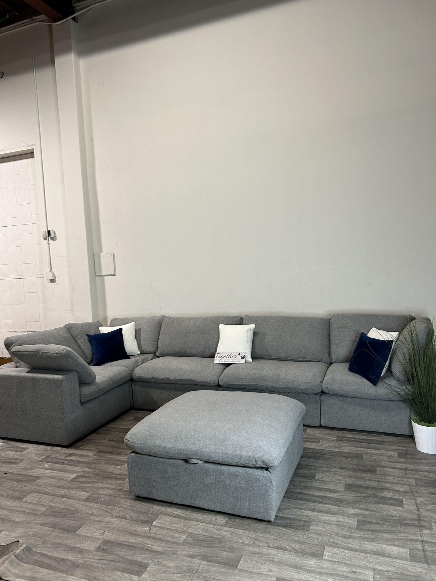 BRAND NEW IN BOX! 6 Piece Gray CLOUD Modular Sectional Couch (FREE DELIVERY 🚚)