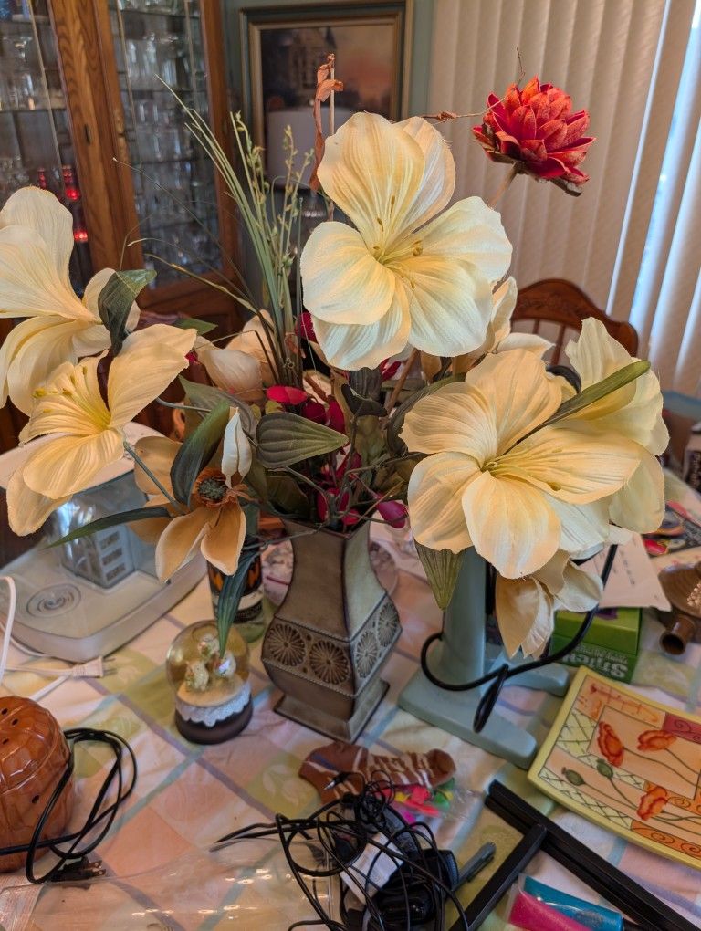 Artificial Flowers  And Vase 