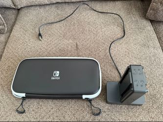 Official Nintendo Switch Carrying case & Joy Con Charger