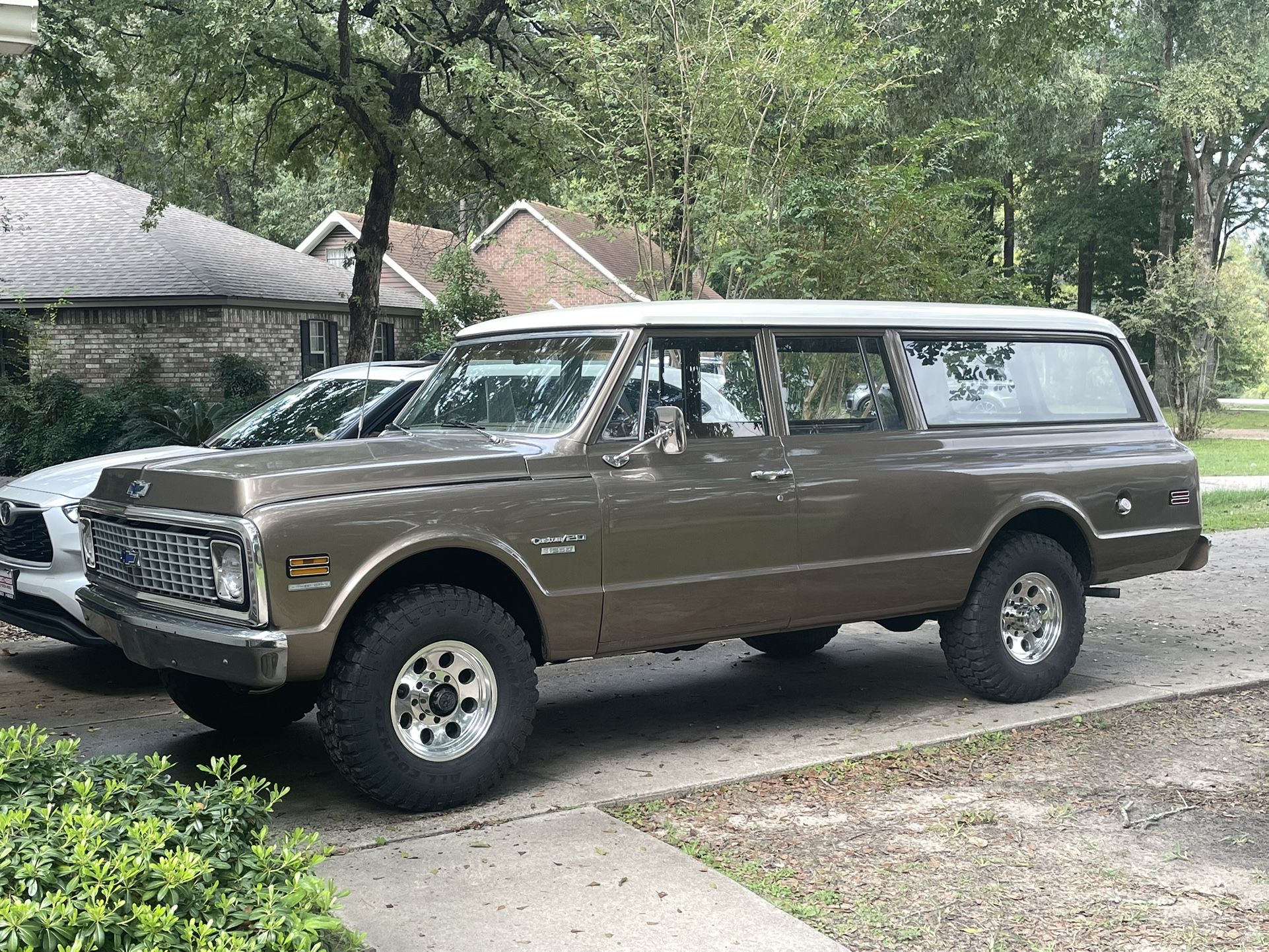 69 Chevy Suburban K20 4 Spd