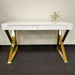 White Wooden Desk 