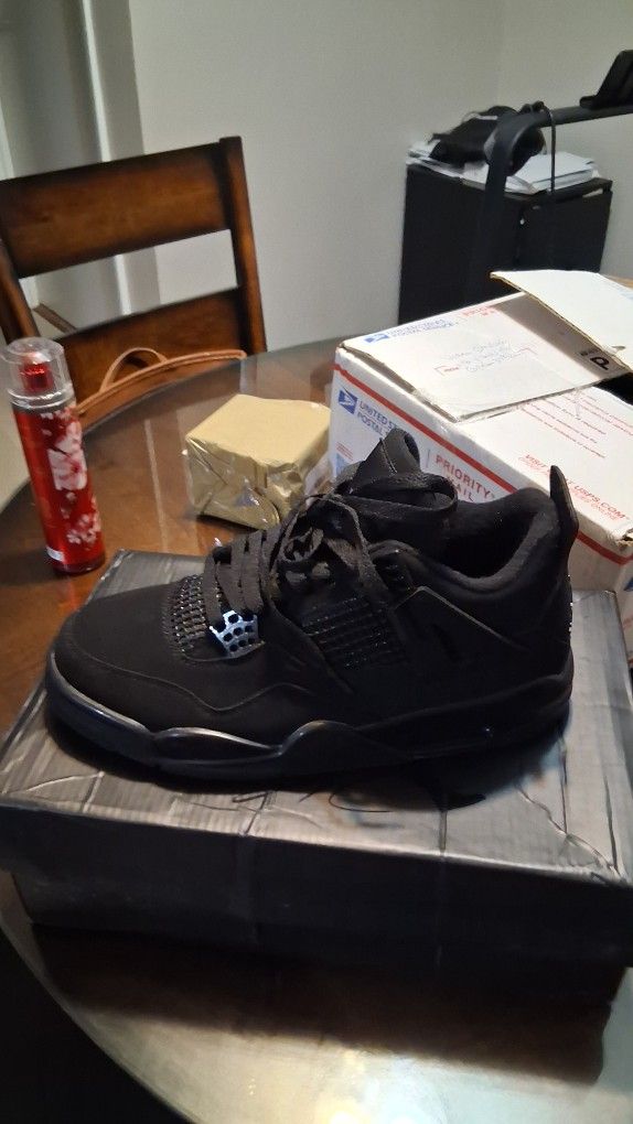 Black Cat Jordan 4