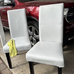 6 Dinning Chairs, Nice And Sturdy 