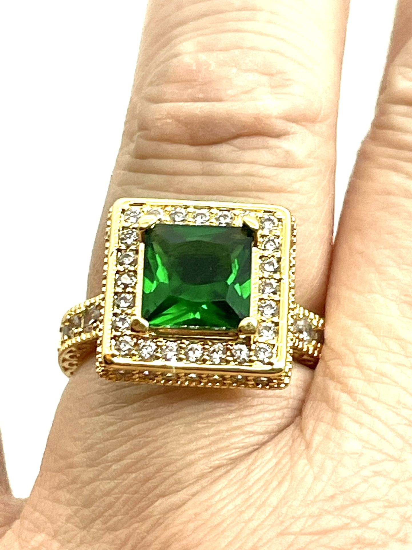 Emerald cz Ring 8