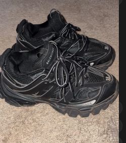 Balenciaga tracks (throw any offer)