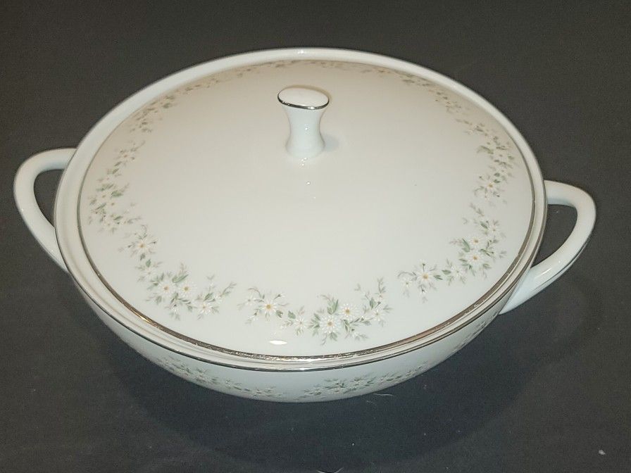 Noritake China Annabelle 6856 Covered Round Vegetable Bowl With Lid