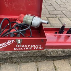 Milwaukee Power Screw Gun 