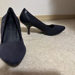 Kenneth Cole Reaction Navy Heels 