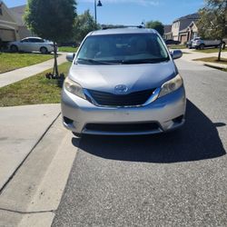 2012 Toyota Sienna
