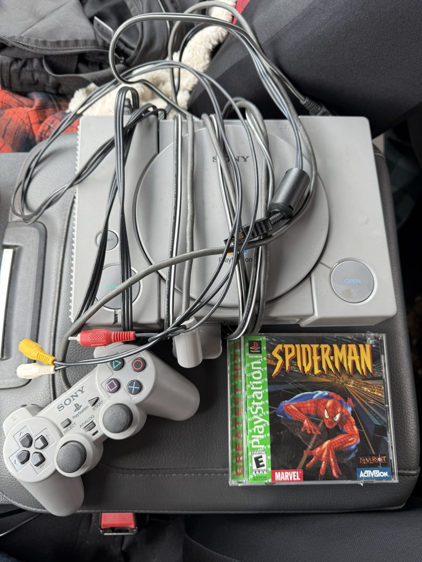 PS1/ Playstation 1 w/ controller and game
