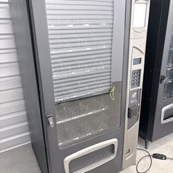 USI SNACK MACHINE!!!