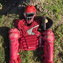 Full "YOUTH" CATCHERS EQUIPMENT SET.  ( SEE PICS) LOCATED IN GLENDORA.  SEE MY PAGE FOR OTHER EQUIPMENT FOR SALE "CHEAP"