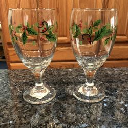 Set of 2 heavy drinking goblets with a pretty Holly theme.  Size 7 inches tall.  Brand new never used with tag.  Smoke free home  Will combine listing