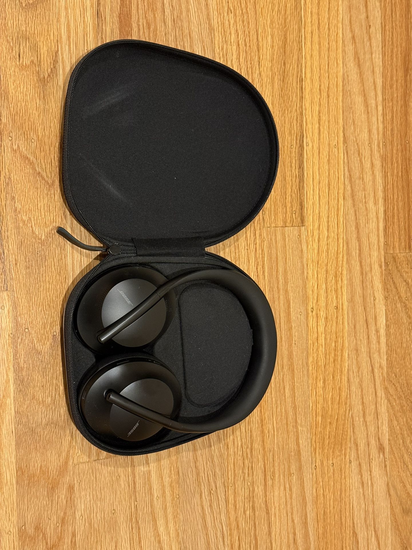 Bose 700 noise Cancelling Headphones