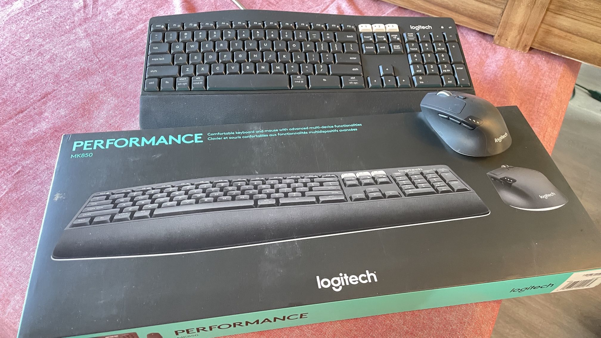 Logitech Wireless And Bluetooth Mouse Keyboard K850