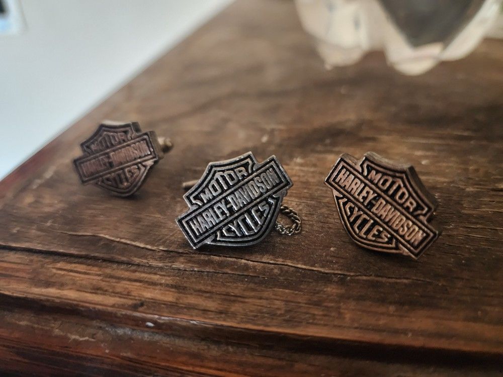 Harley Davidson Cufflinks With Pin.