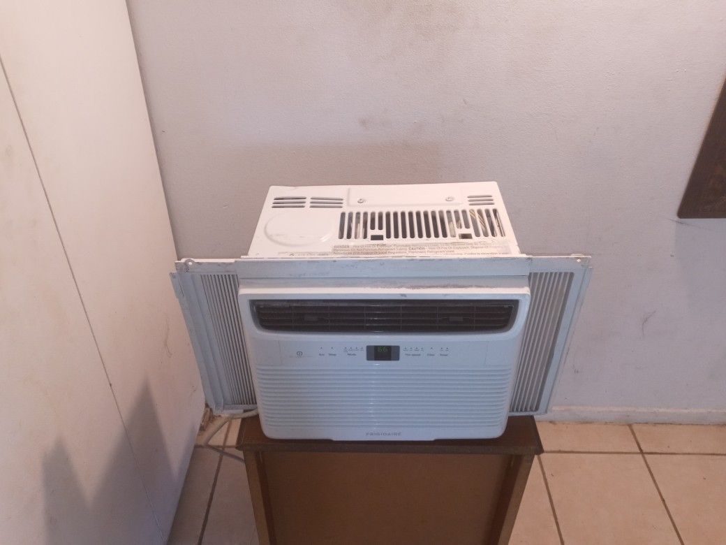 Air Conditioner Frigidaire 6,000 BTU
