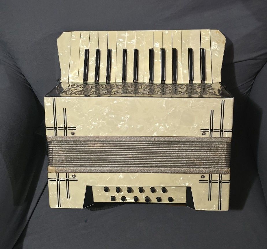 ACORDEON HECHO EN ALEMANIA $249