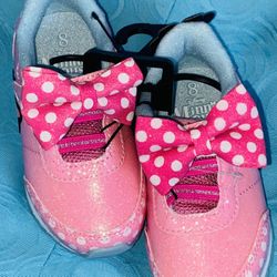 BABYGIRLS🎀❄️🔵⚪️✨DISNEY MINNIE PINK W: POLKA DOT BOW👟🎀LIGHT BLUE MINNIE GRAPHIC SIZE 8 SHOES🎀👟