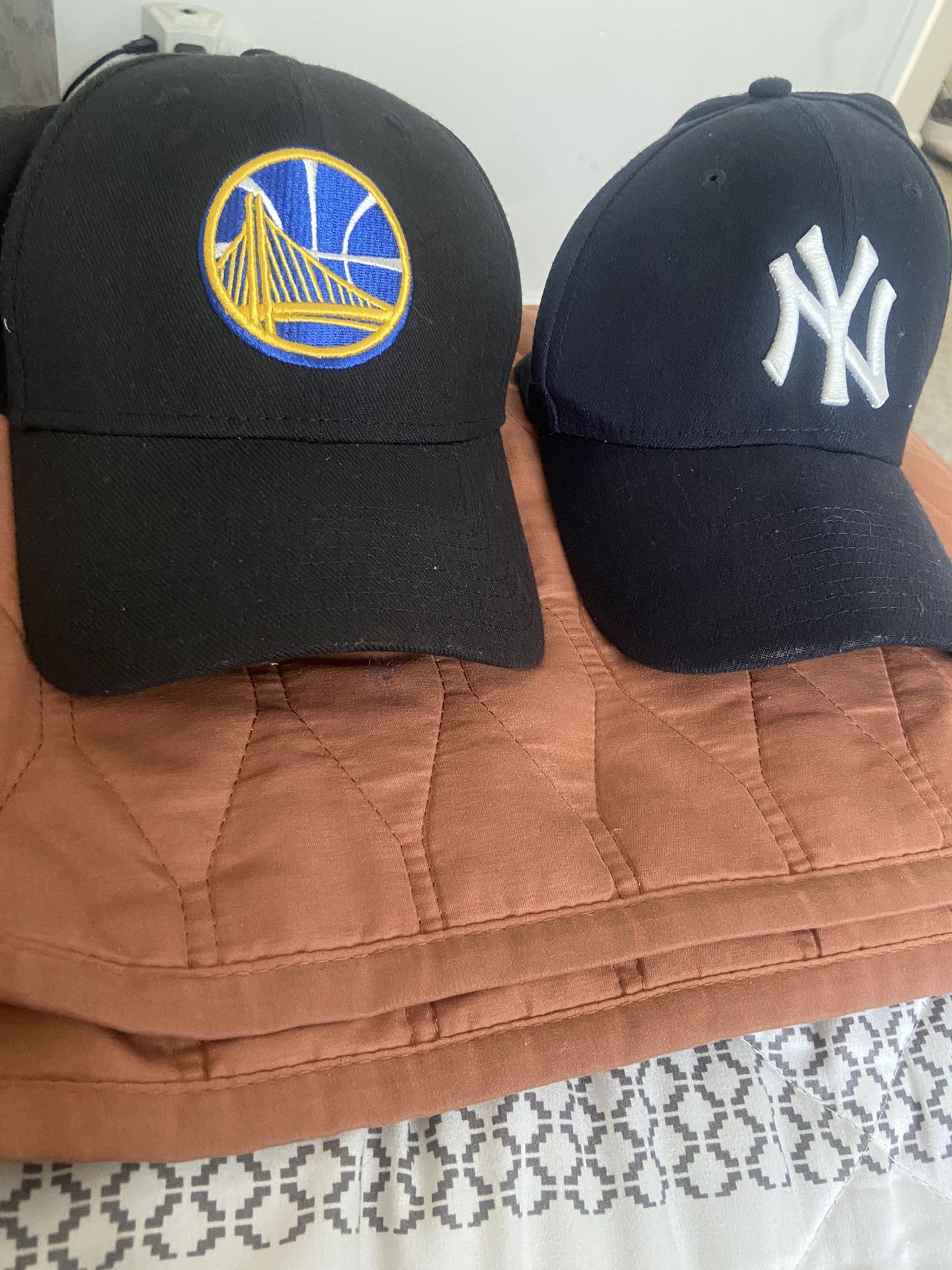 Caps